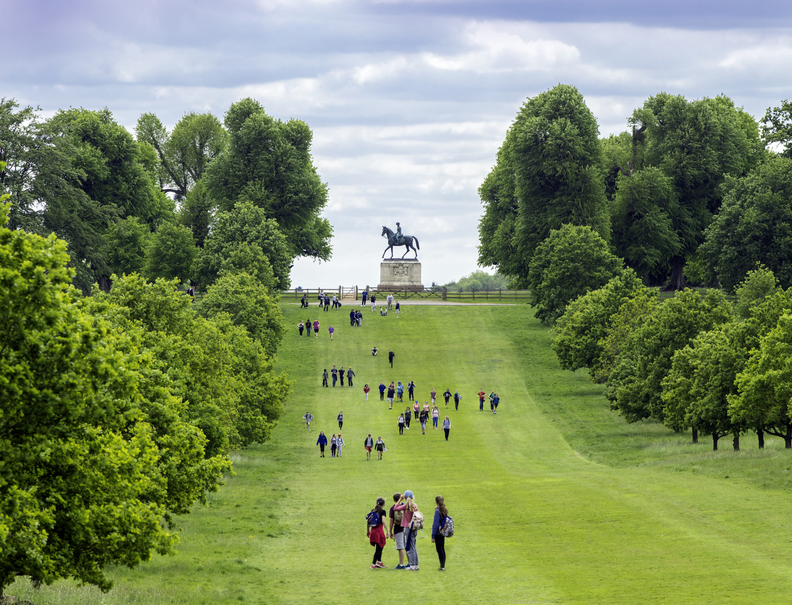 A modern-day photograph of people walking down Queen Anne's Ride.