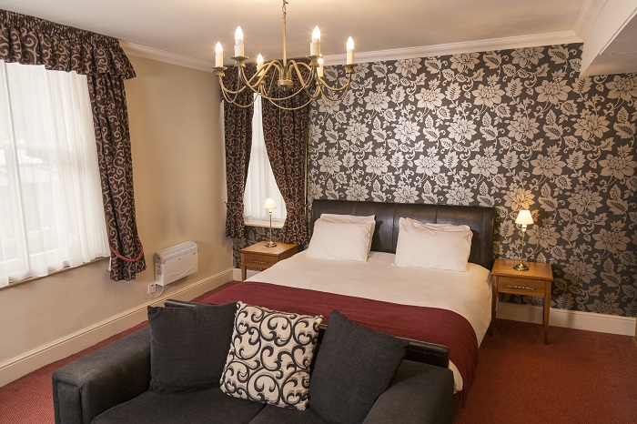 Double bedroom Wheatsheaf Hotel. Thumb