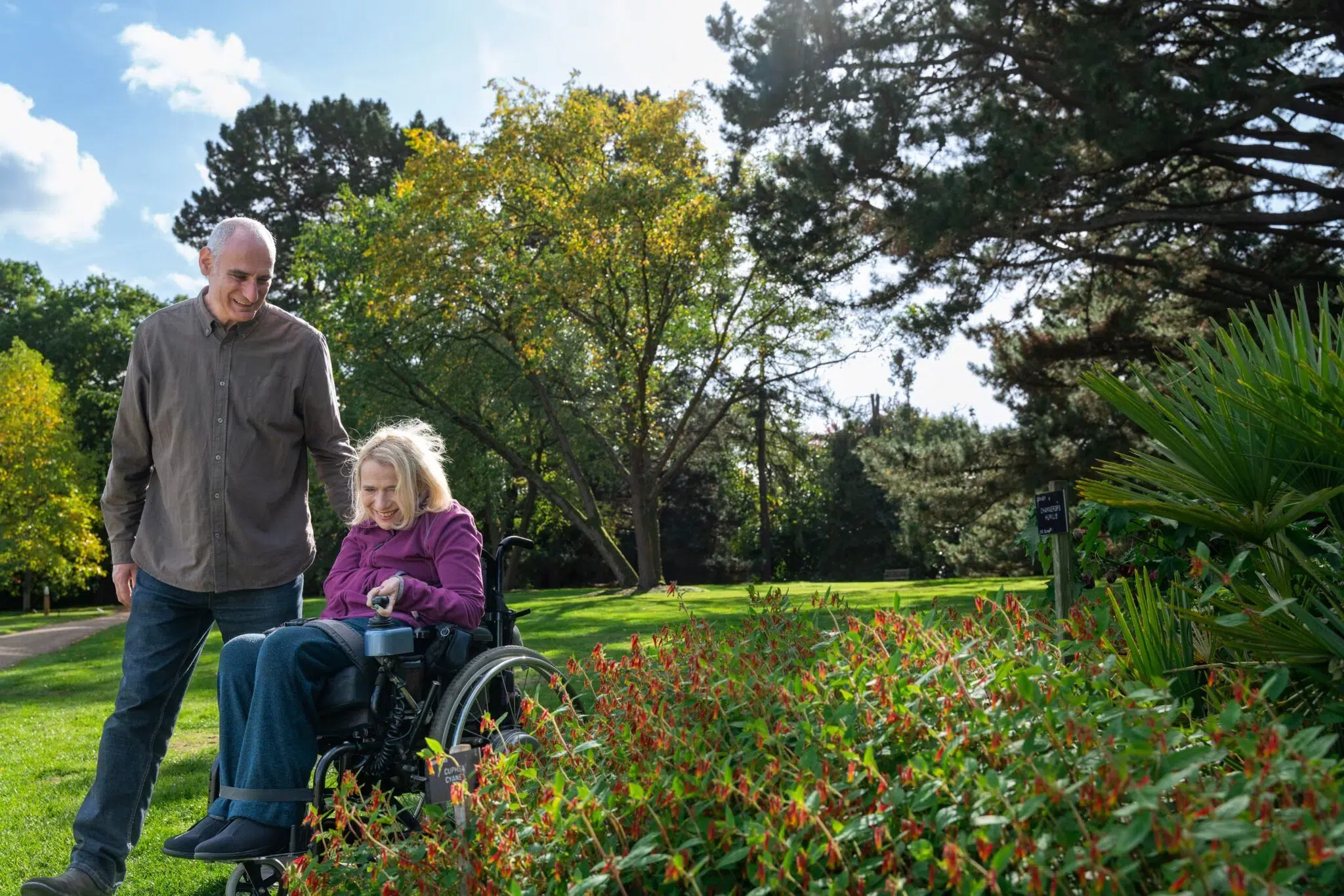 Adult couple in The Savill Garden (w)