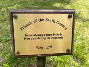 A plaque that reads 'Remembering Fallen Friends Who died during the Pandemic.'