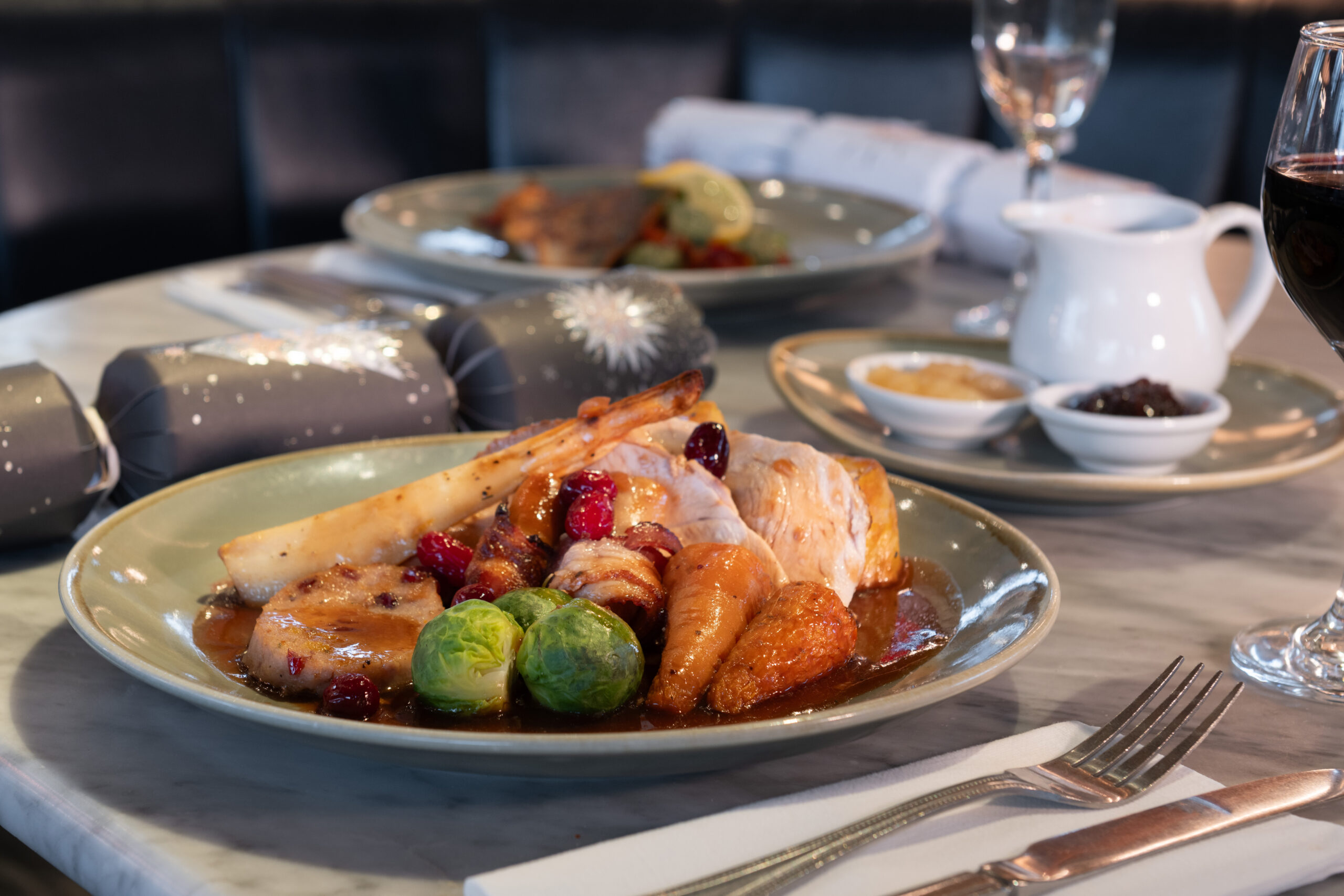 Christmas lunch place setting with a Christmas cracker.