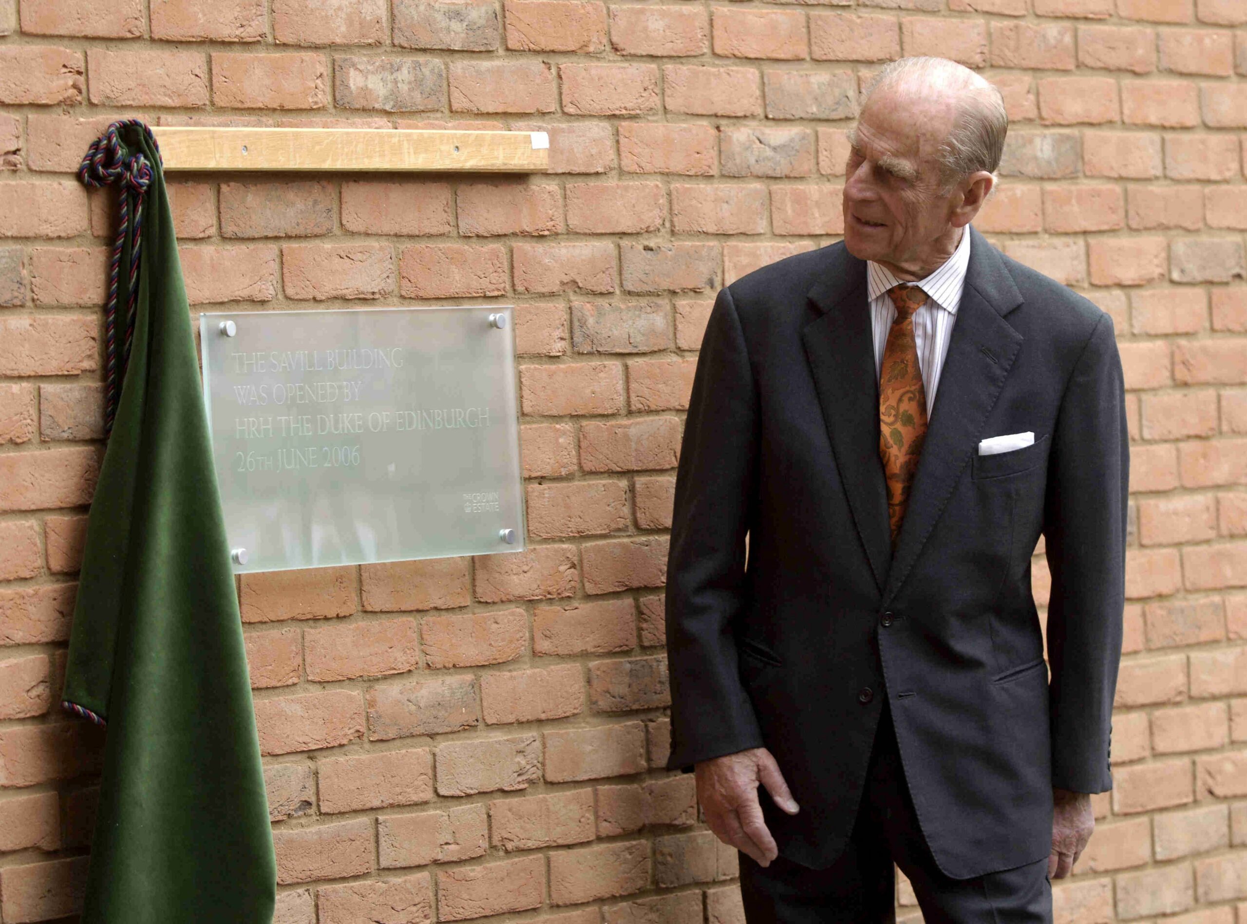 The Prince Philip, Duke of Edinburgh unveiling the plaque for The Savill Building. (C) David Hartley